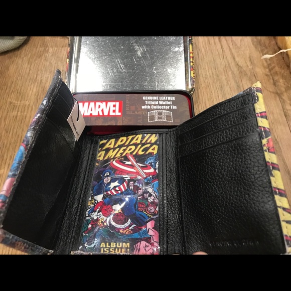 Marvel Trifold Wallet featuring Captain America - Picture 2 of 4
